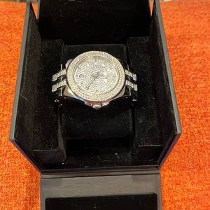 Bulova Chrystal watch with links, tools and box. Hardly worn.